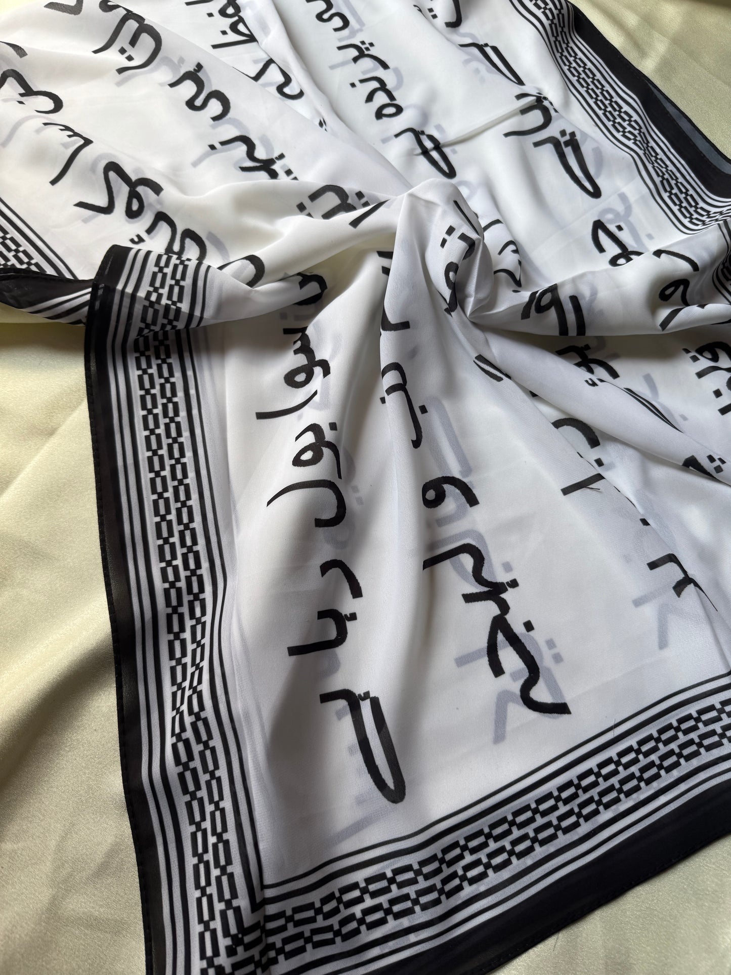 White & Black Georgette Printed Scarf – Lightweight Fashion Scarf for Women